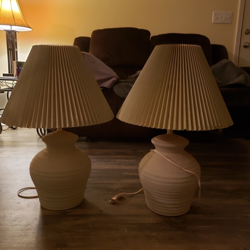 2 lamps
